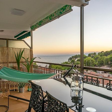 Beach Front Retro Hideaway In Salou Kültér fotó