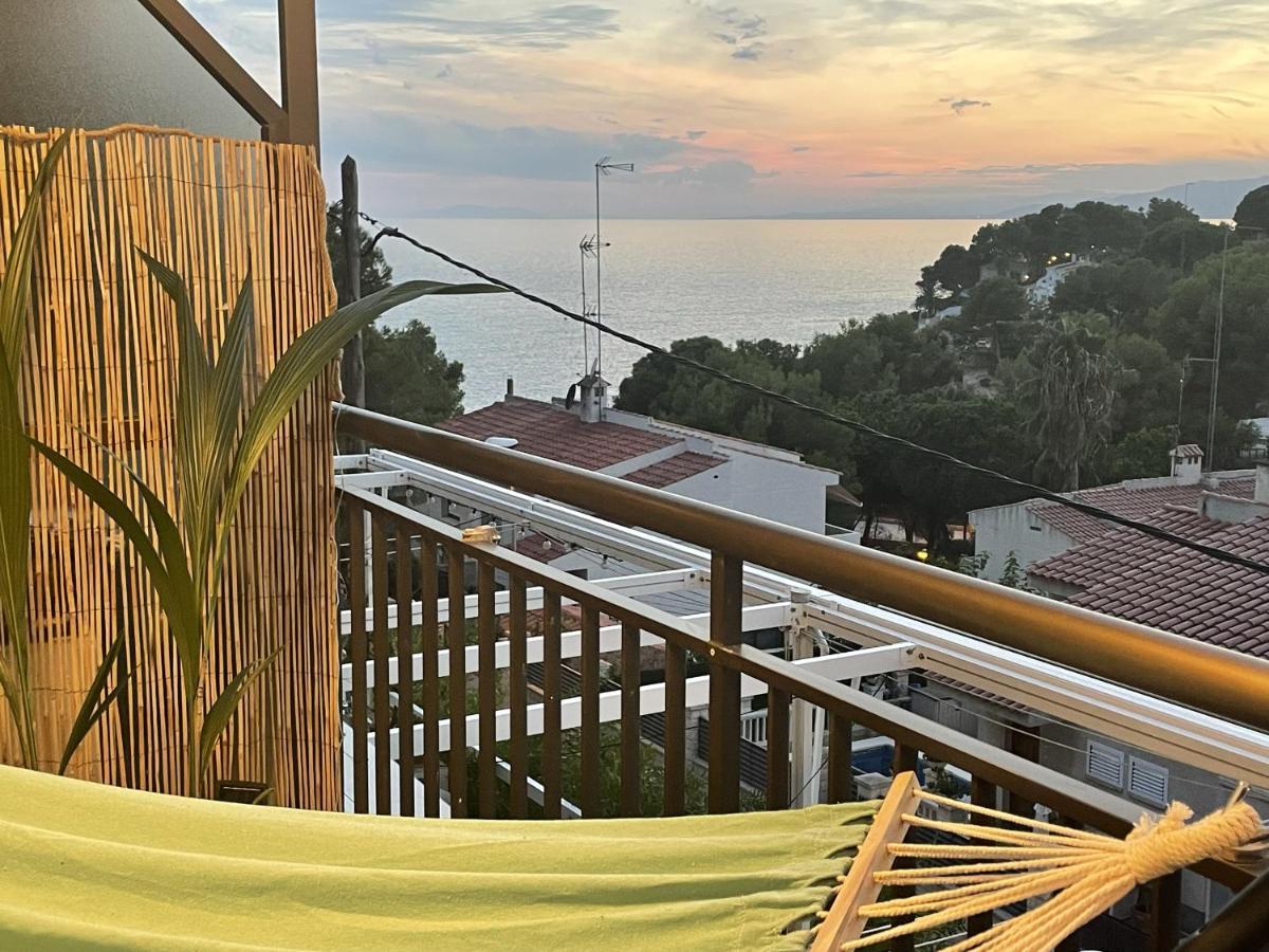 Beach Front Retro Hideaway In Salou Kültér fotó