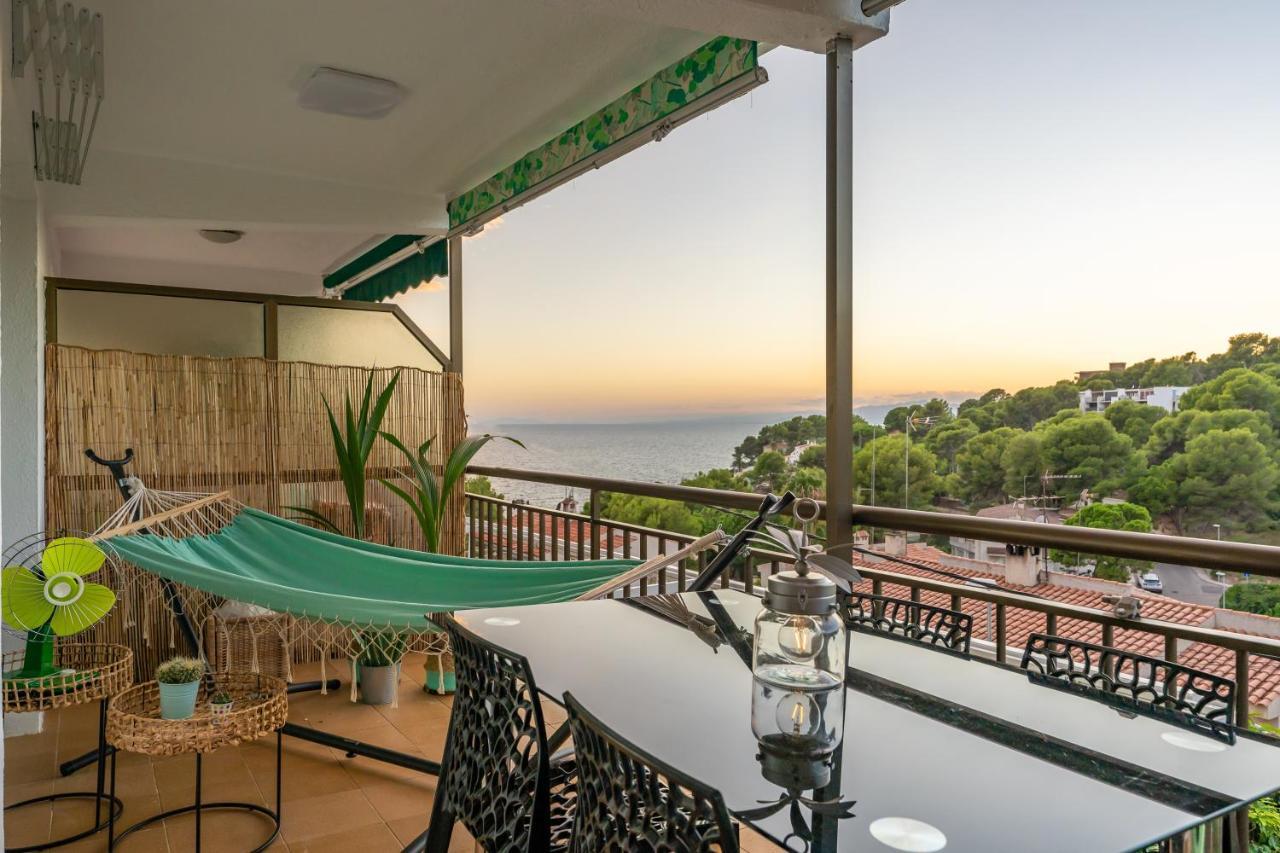 Beach Front Retro Hideaway In Salou Kültér fotó
