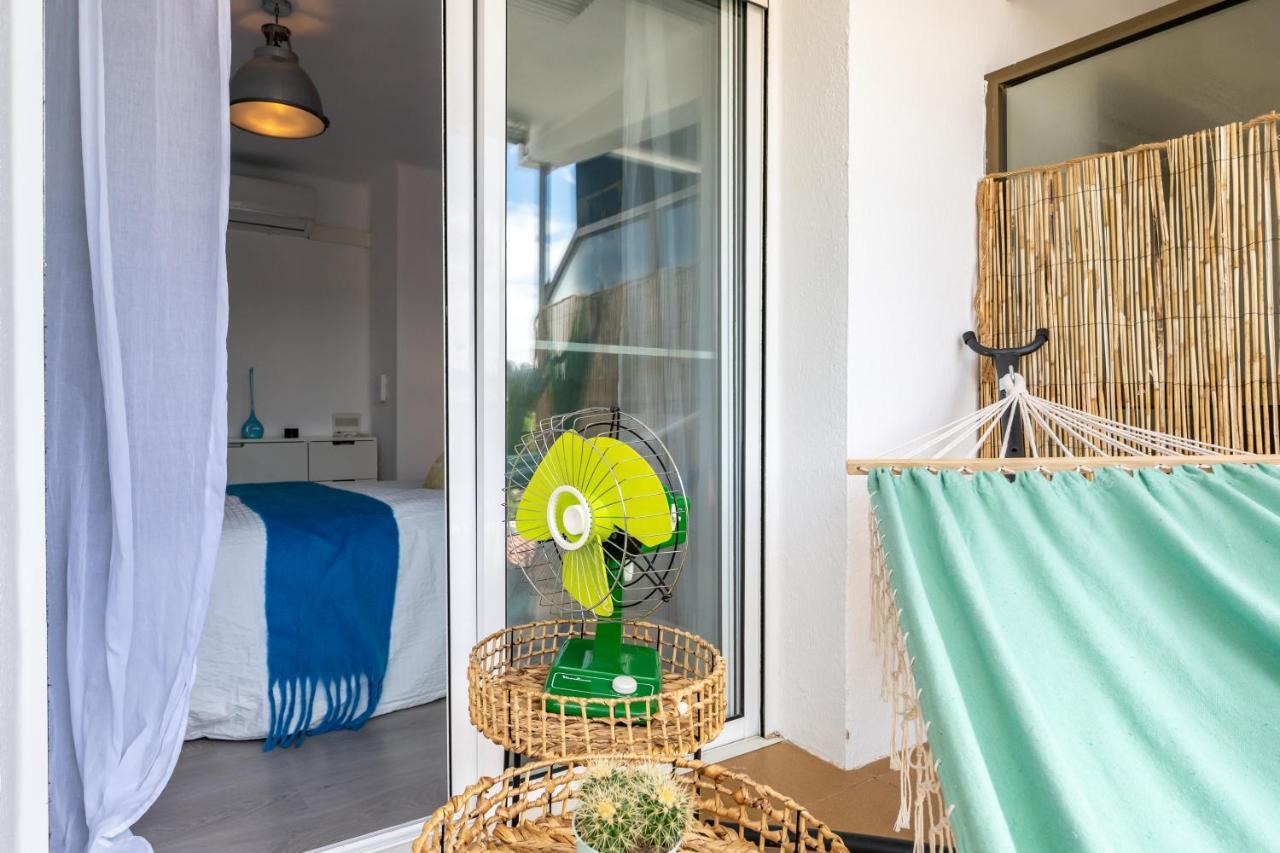 Beach Front Retro Hideaway In Salou Kültér fotó