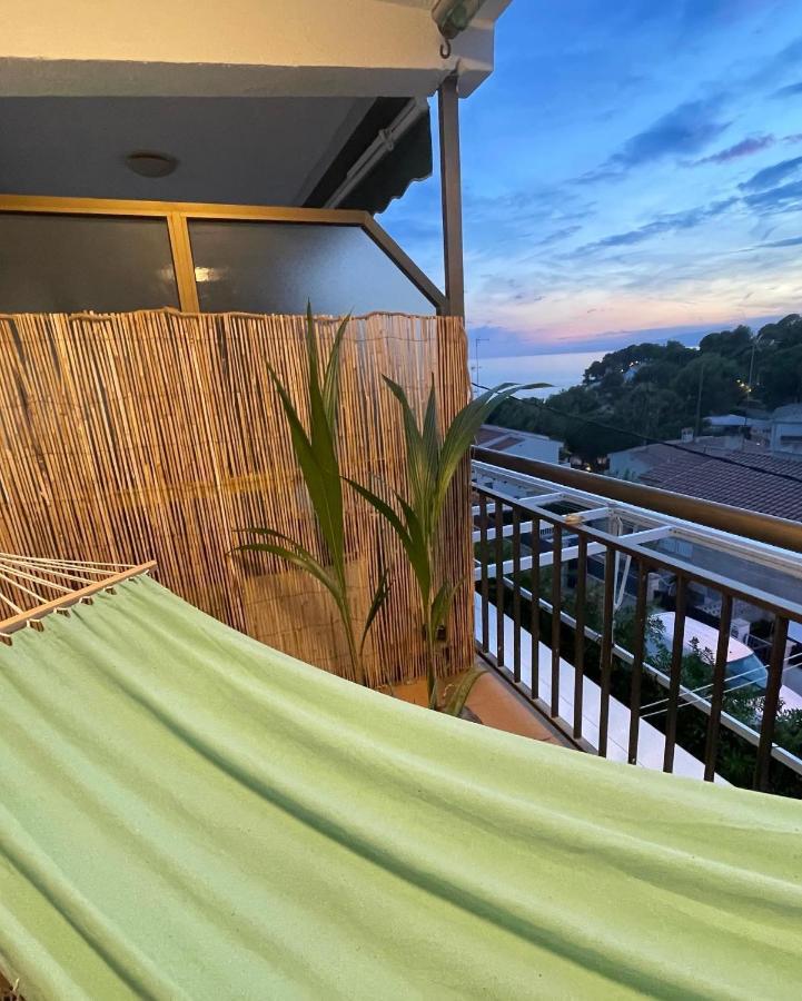 Beach Front Retro Hideaway In Salou Kültér fotó